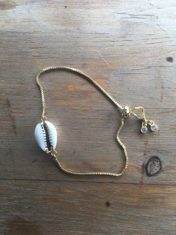 Clevage Cowrie Necklace